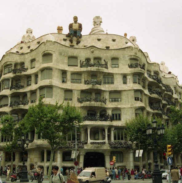 Le Géant sur le toit de la Pedrera de Gaudi à Barcelone