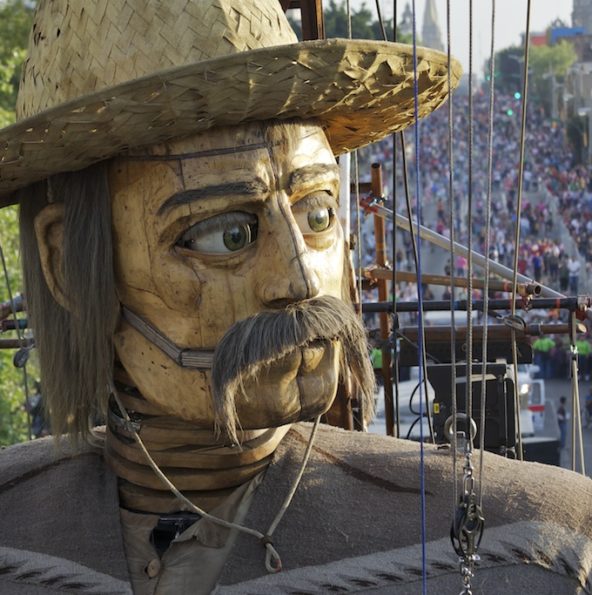 Le Campesino, chapeau de paille et moustache